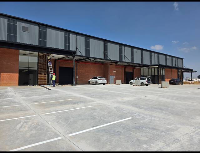 2,776M² WAREHOUSE TO LET IN GOSFORTH PARK